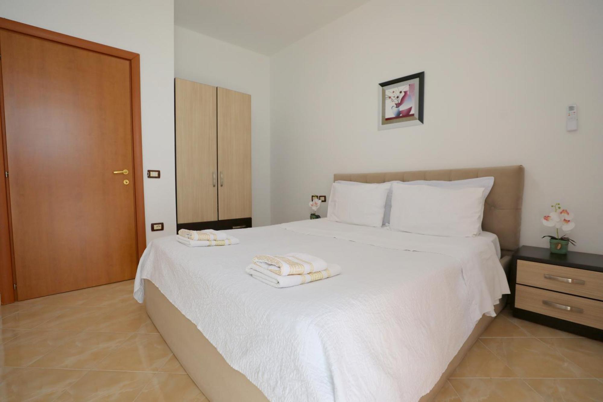 Blue Bay Apartments ซารานเดอ ภายนอก รูปภาพ
